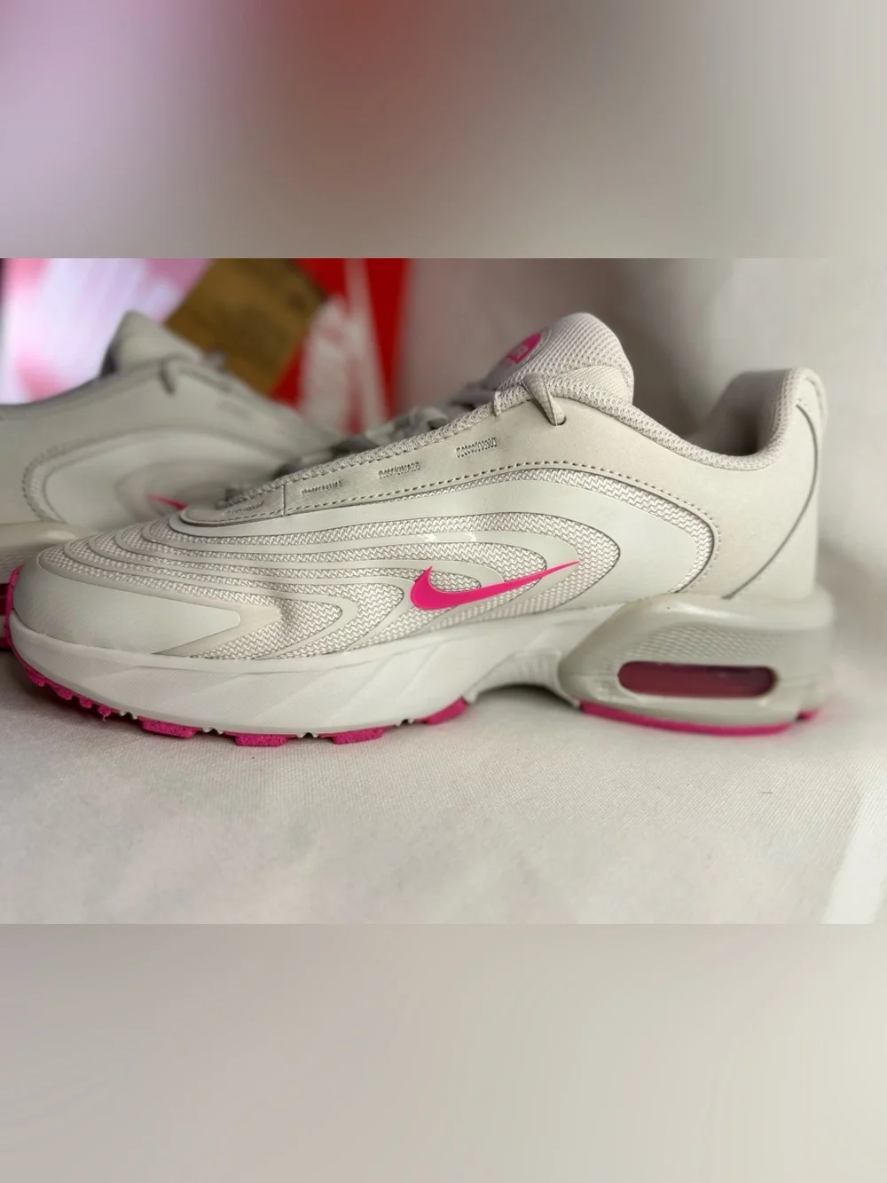 Nike Women’s 10 Air Max Fire Phantom Hyper Pink- light bone New